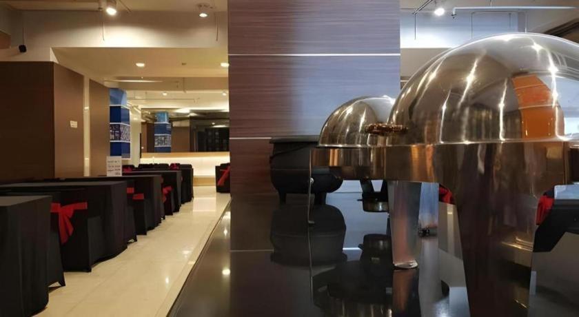 U Stay Hotel Mangga Besar Jakarta Exterior photo
