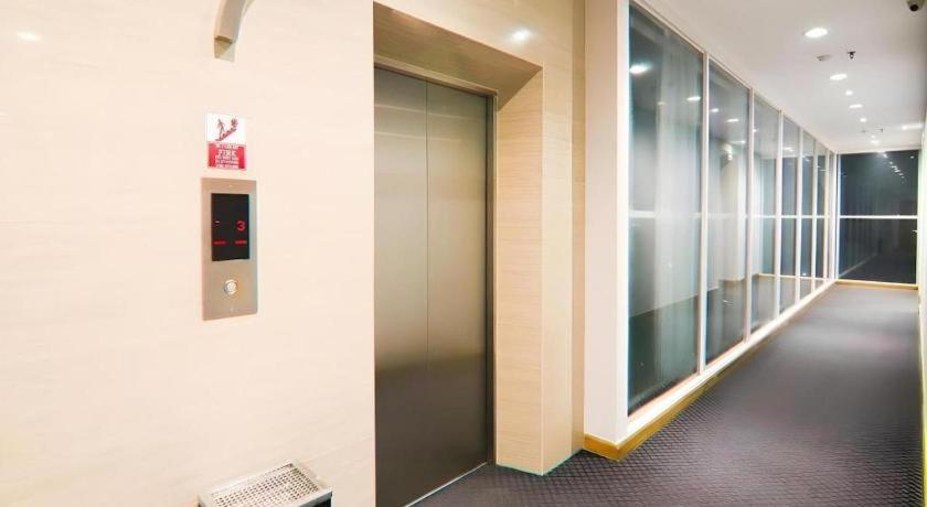 U Stay Hotel Mangga Besar Jakarta Exterior photo
